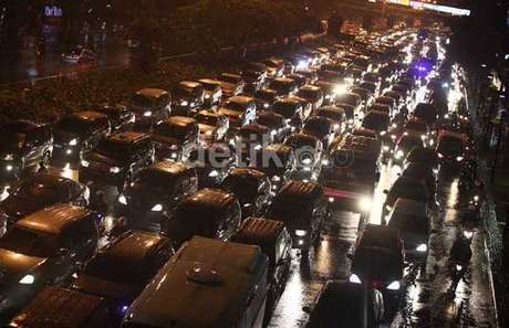long-weekend-bak-musim-mudik-macet-menuju-ke-luar-kota-jakarta