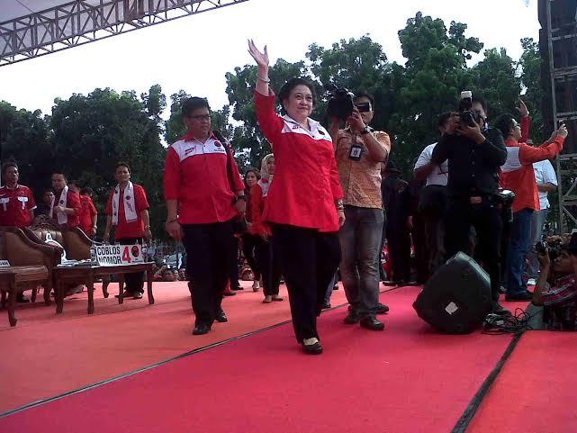 mega-jokowi-jadi-pemimpin-itu-sudah-nasib-dan-takdir