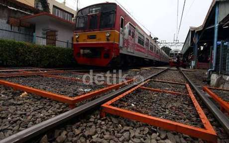 masih-adakah-rasa-kepedulian-di-bangku-prioritas-commuter-line
