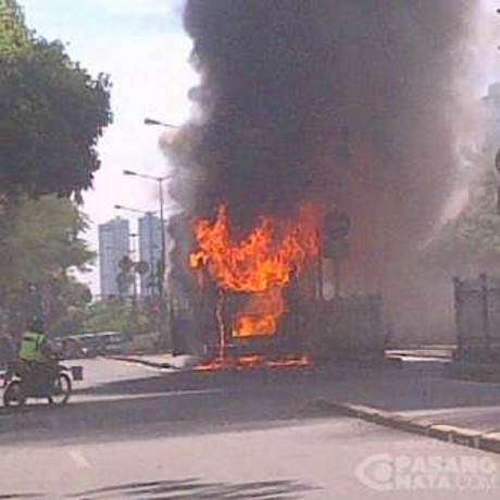 bus-transj-terbakar-ahok-bus-tua-tapi-dipaksa-beroperasi