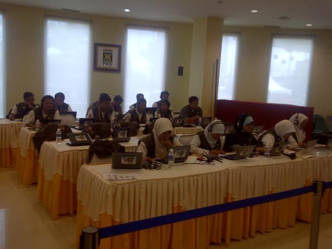 fahri-hamzah-pamer-kekuatan-tim-penghitung-suara-pks