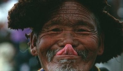 Gosok Hidung Cara Berkenalan Unik di Dunia