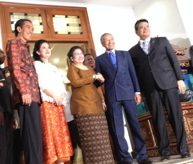 mahathir-ucapkan-selamat-pdip-menang-pileg