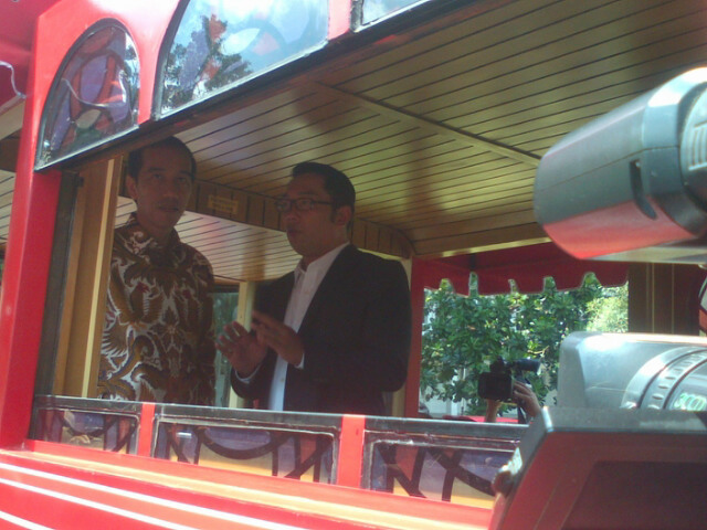 Sambut Jokowi, Ridwan Kamil Pamerkan Bus Wisata 'Bandros' 