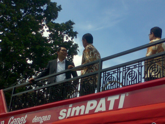 Sambut Jokowi, Ridwan Kamil Pamerkan Bus Wisata 'Bandros' 