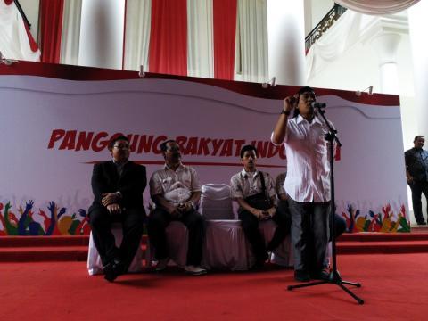 uhuyyy-komeng-cs-deklarasi-dukung-prabowo-hatta-di-rumah-polonia