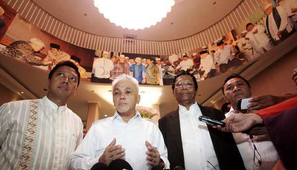 hatta-rajasa-bersama-mahfud-md-bicarakan-strategi-pemenangan-pemilu-di-rumah-polonia