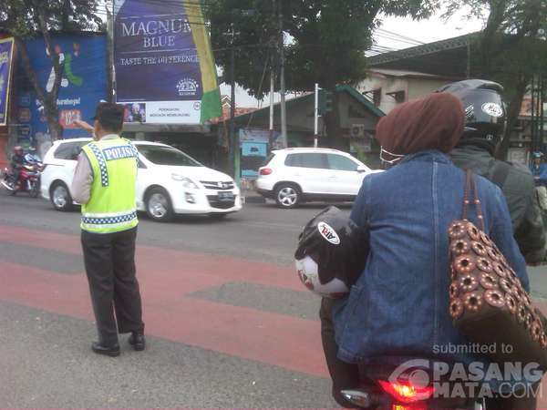 Penampakan Mereka yang Cuek dengan Aturan Lalu Lintas di Jalan, Jangan Ditiru