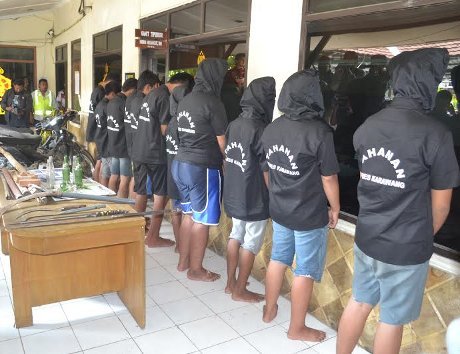 brutal-bunuh-dua-penjual-bakso-11-anggota-geng-motor-m2r-diciduk-polisi