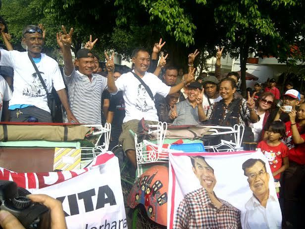 &#91;From Jogja With Love&#93; Dukung Jokowi, Harry Van Jogja Genjot Becak ke Jakarta