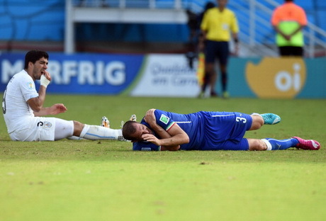&#91;Hot Topik Piala Dunia 2014&#93; AKSI GIGITAN LUIS SUAREZ..!!!