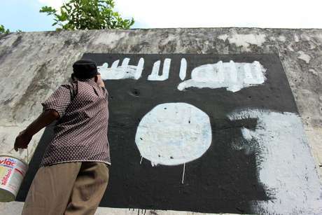 (Ganyang Teroris) Panglima TNI Moeldoko : Ada Bendera ISIS berkibar, Kita BAKAR !!!