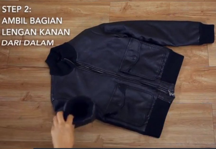 Tips Melipat Jaket Supaya Gak Makan Tempat