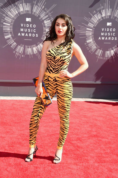 6 Seleb Cantik dengan Penampilan Terburuk di MTV VMA 2014