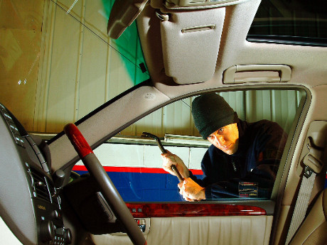 6 Trik Amankan Mobil dari Incaran Pencuri MASUK sini gan !!