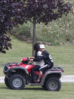 CLBK, Ini Dia Momen-momen Mesra Lain Selena Gomez dan Justin Bieber