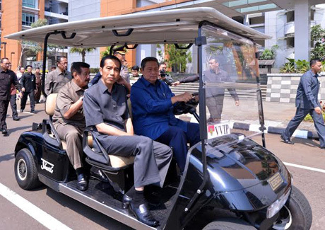Naik Mobil VVIP, SBY Sopiri Jokowi