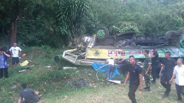 Dahsyatnya Kecelakaan di Tol Jagorawi: Pajero, Truk hingga Bus 'Berserakan' 