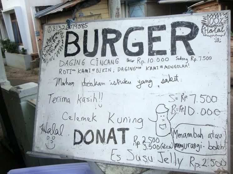 Bule AS Ini Rela Berjualan Burger di Pinggir Jalan Demi Kesembuhan Istri