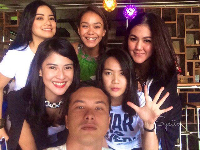 Brings Back Memories! Pemain Film 'Ada Apa Dengan Cinta' Reunian