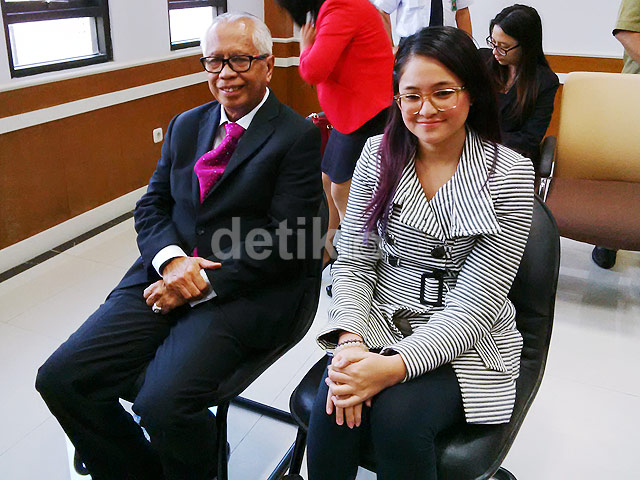 Marshanda Tebar Senyuman di Sidang Cerai