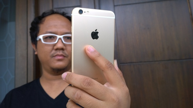 orang-indonesia-rela-beli-iphone-6-plus-rp-17-juta