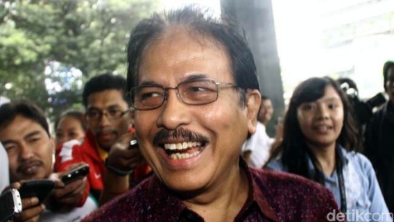 hindari-macet-menko-sofyan-naik-ojek-ke-kementan