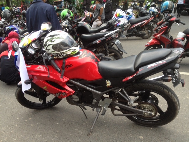 Buruh Bermotor Ninja Ini Ingin UMP Jakarta Setara Singapura