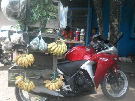 Kawasaki Ninja 250cc di Pakai Buat Jualan Bakso