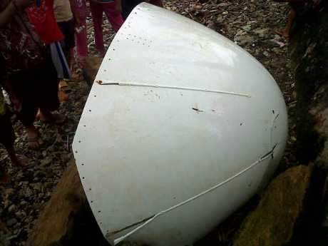 &#91;Berita Air Asia&#93;Nelayan Menemukan Hidung Pesawat AirAsia QZ8501