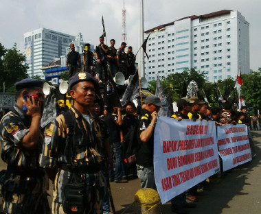 (KOPLAK) Bingungnya Pendemo Dukung BG, Klaim BG Bebas dan Tanya BG Siapa Sih?