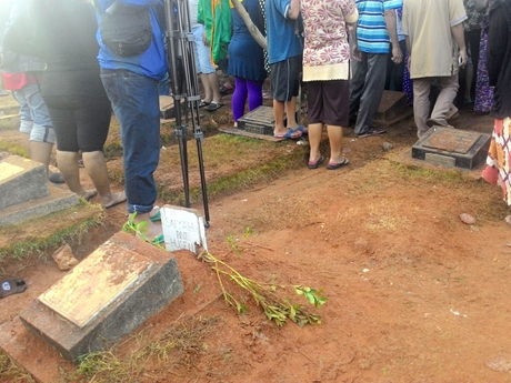 Akibat Terinjak-injak, Puluhan Kuburan di Sekitar Makam Olga Rusak