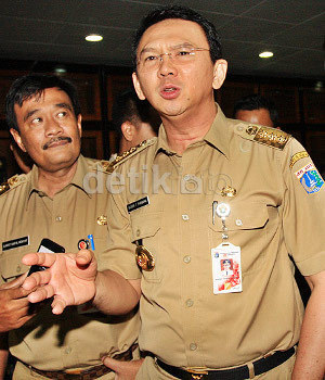 JK: Pak Gubernur, Daripada UPS Mending Beli Sekop Bersihkan Selokan