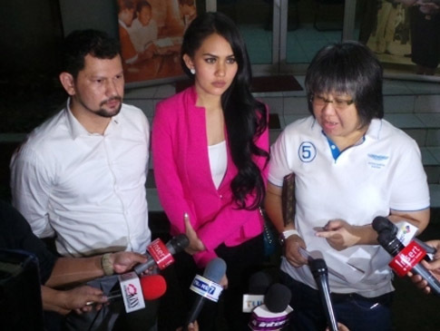 namanya-dikaitkan-dengan-prostitusi-artis-kartika-putri-stres