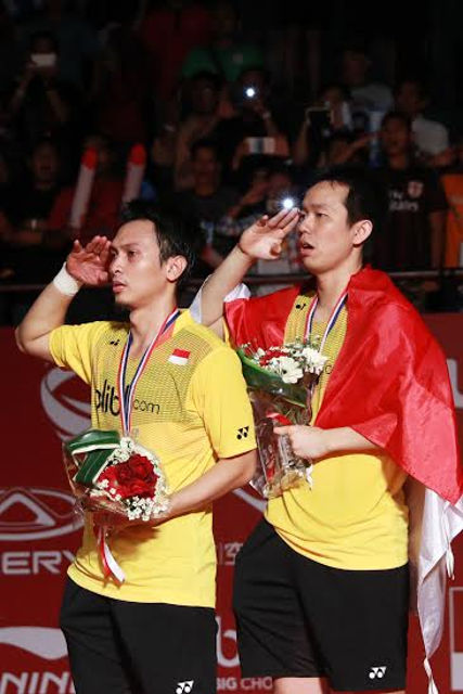 hendra-ahsan-juara-dunia-usai-menang-straight-game-atas-liu-qiu