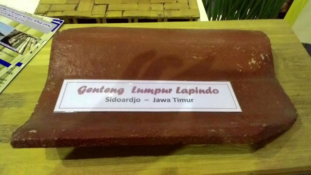 Genteng Dan Batu Bata Ini Dibuat Dari Lumpur Lapindo