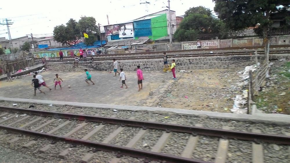  Ini Penampakan Hunian Liar Sepanjang Jalur KRL Priok-Kota