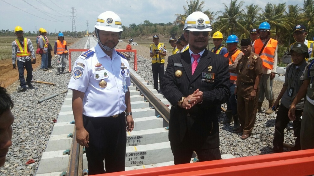 Disumpal subsidi 32 tahun, begitu obat bius itu habis .... kita belum kemana - mana !