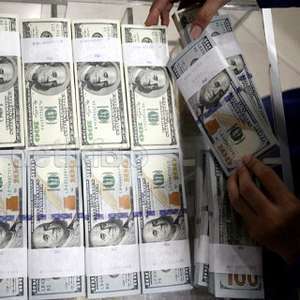 Dolar Balik Lagi ke Rp 14.000, BI: Negara Tetangga Lebih Lemah