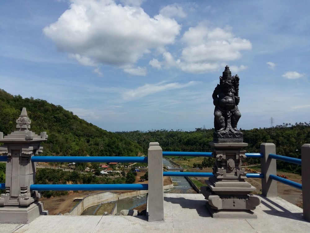 Unik, Bendungan Terbesar Bali 'Dijaga' 60 Patung