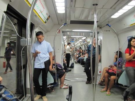 MRT Singapura vs KA Lokal Indonesia (Cekibrott Gan)