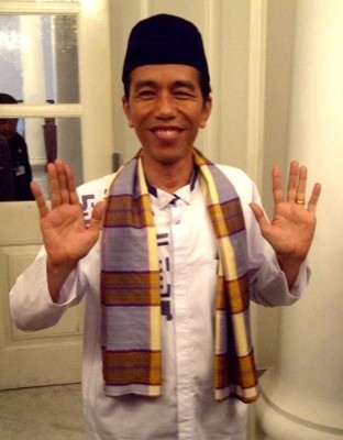 Seragamisasi Hitam-Putih ala Jokowi: PNS Wajib tiap Kamis. Untung nggak Kotak2