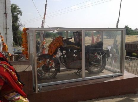 Unik, Ada Dewa Motor di India dengan Kisah Mistis