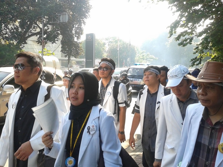 Dizolimi BPJS? Dokter-Spesialis: demo ke Istana nekad bergantungan di Metromini