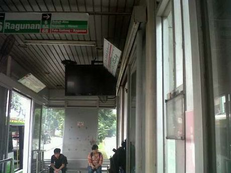 Apa Fungsi Televisi Di Halte Trans Jakarta?