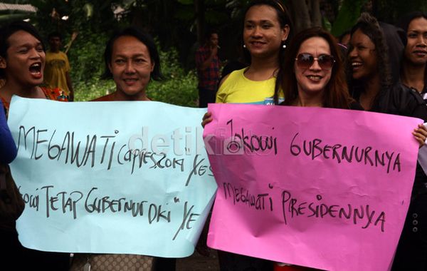 foto-news--hanya-waria-minta-jokowi-tetap-gubernur-dki