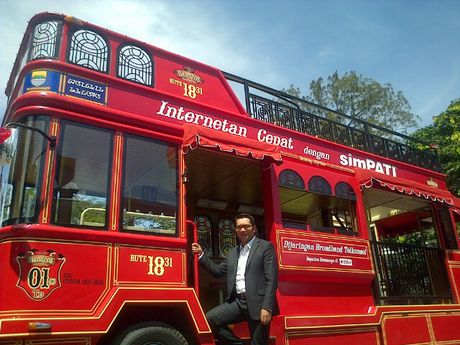 Sambut Jokowi, Ridwan Kamil Pamerkan Bus Wisata 'Bandros'