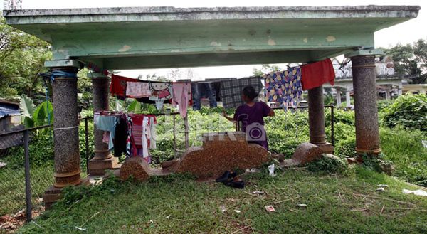 Ketika Tempat Pemakaman Jadi Tempat Tinggal...
