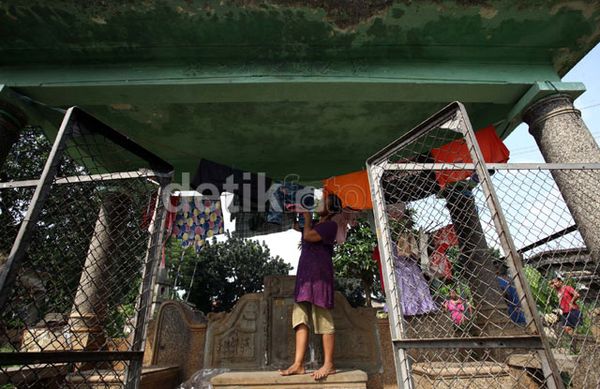 Ketika Tempat Pemakaman Jadi Tempat Tinggal...