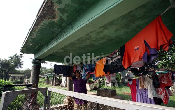 Ketika Tempat Pemakaman Jadi Tempat Tinggal...